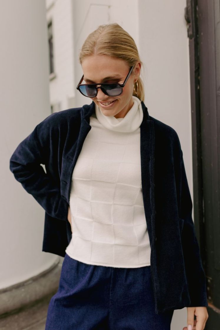  BLU