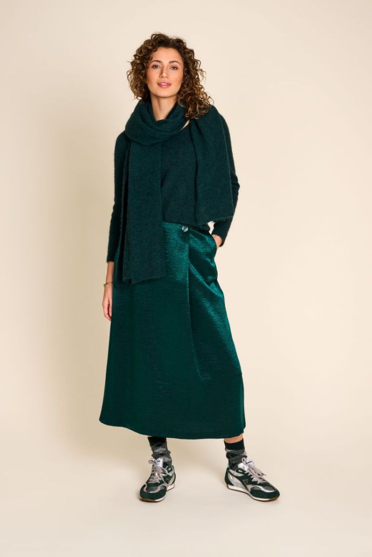  DARK GREEN