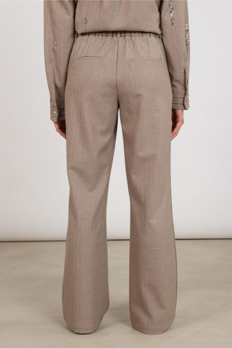  60 Taupe